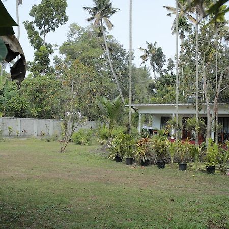 Ferienwohnung Marari Ebin Charlys Mararikulam Exterior foto
