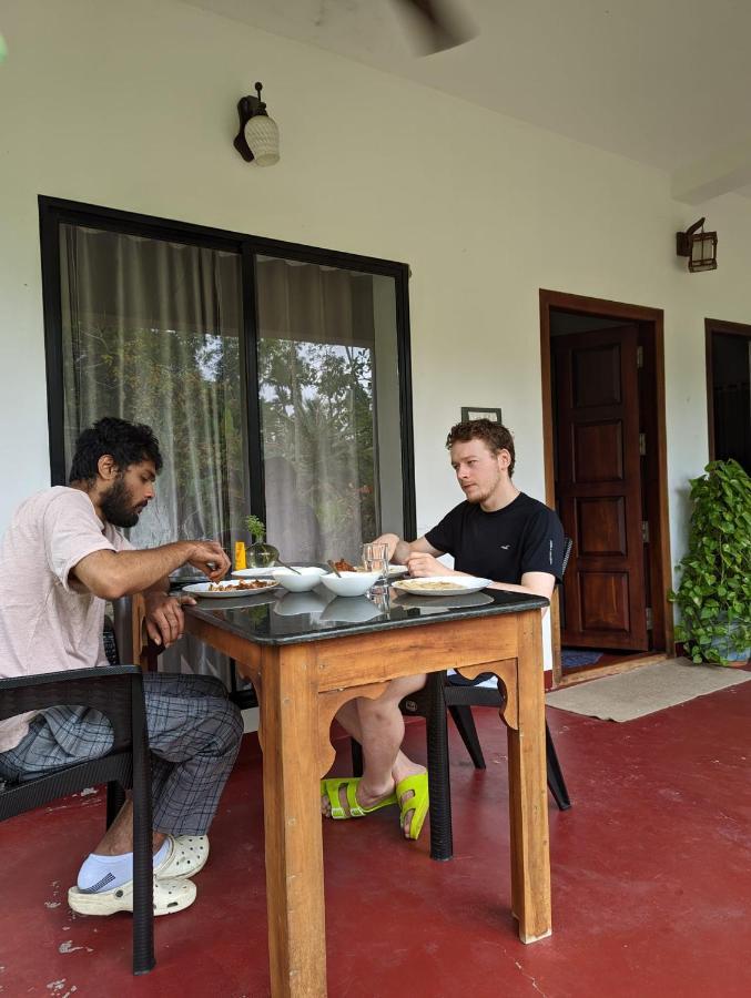 Ferienwohnung Marari Ebin Charlys Mararikulam Exterior foto