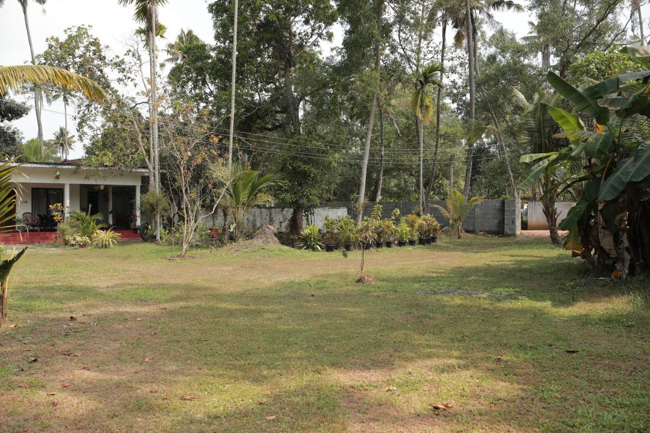 Ferienwohnung Marari Ebin Charlys Mararikulam Exterior foto