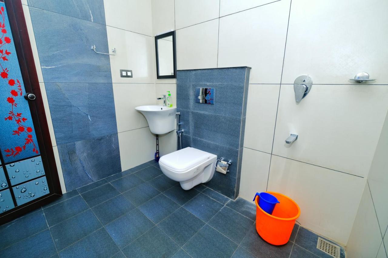Ferienwohnung Marari Ebin Charlys Mararikulam Exterior foto