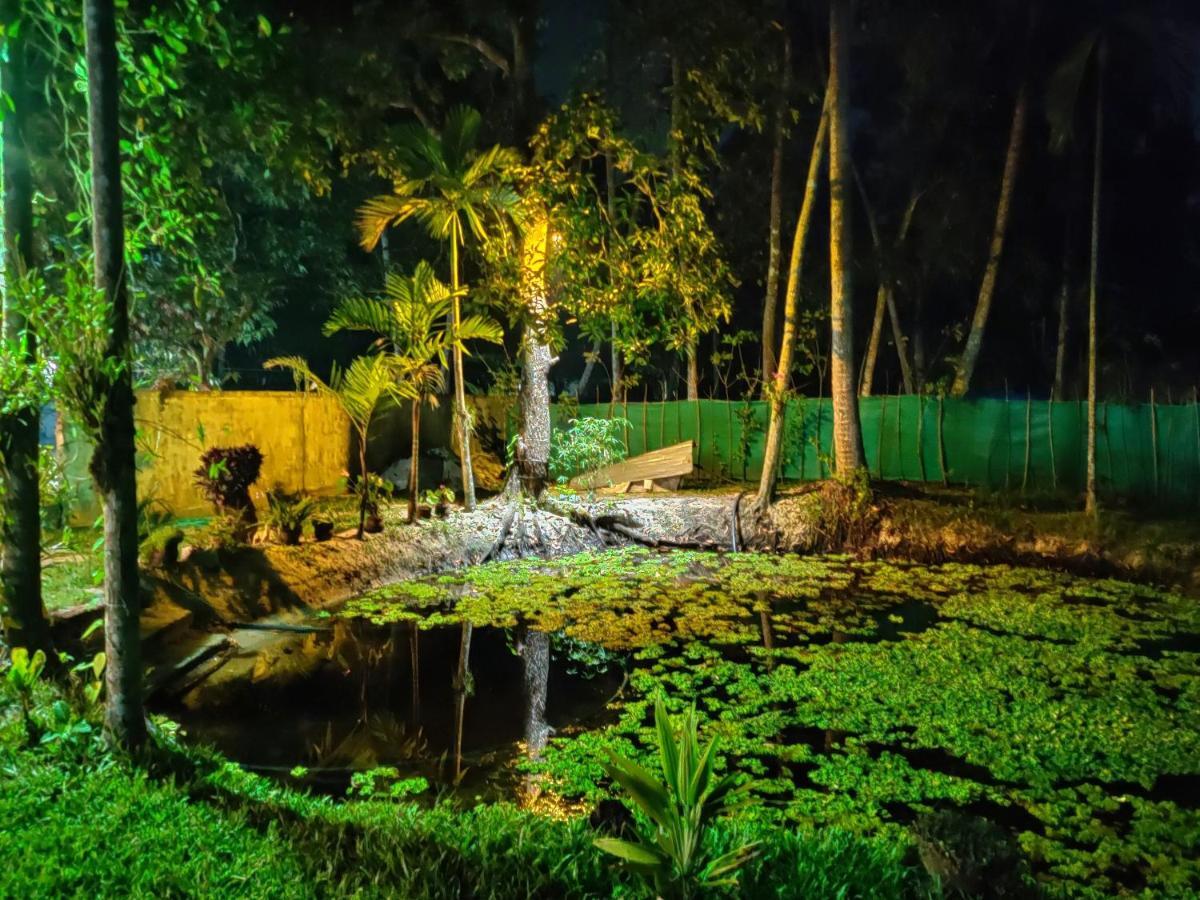 Ferienwohnung Marari Ebin Charlys Mararikulam Exterior foto